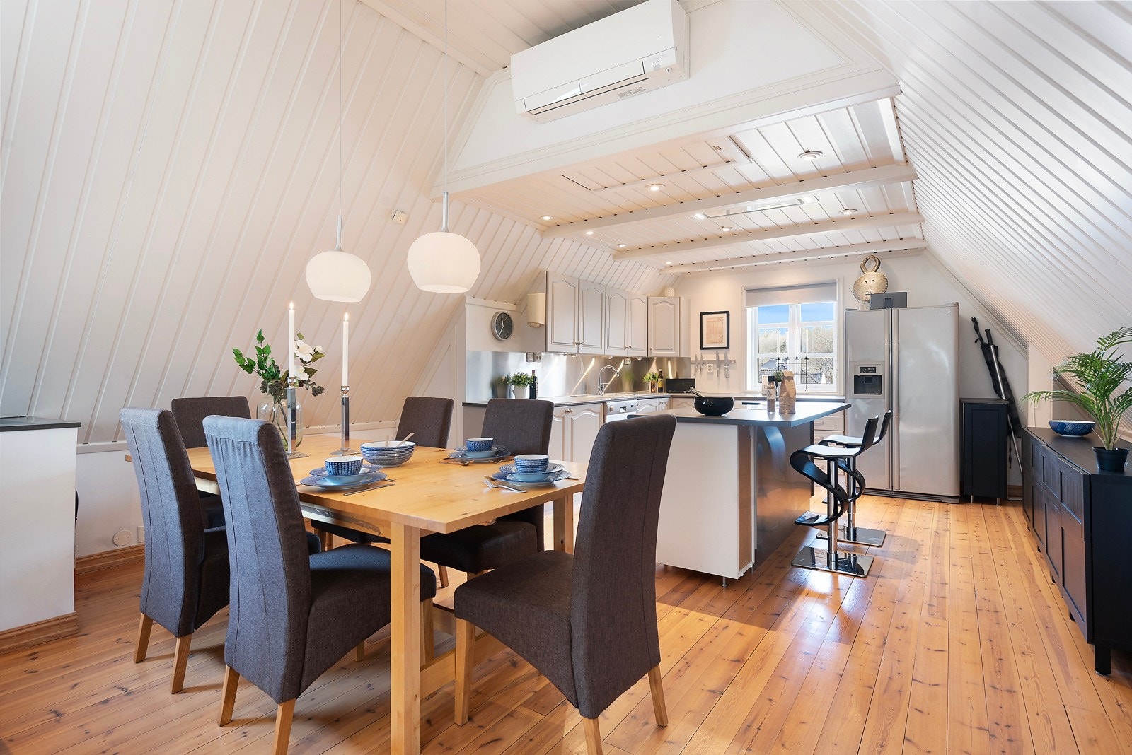 I tilknyttning til kjøkken er det god plass til spisestue Galleribilde