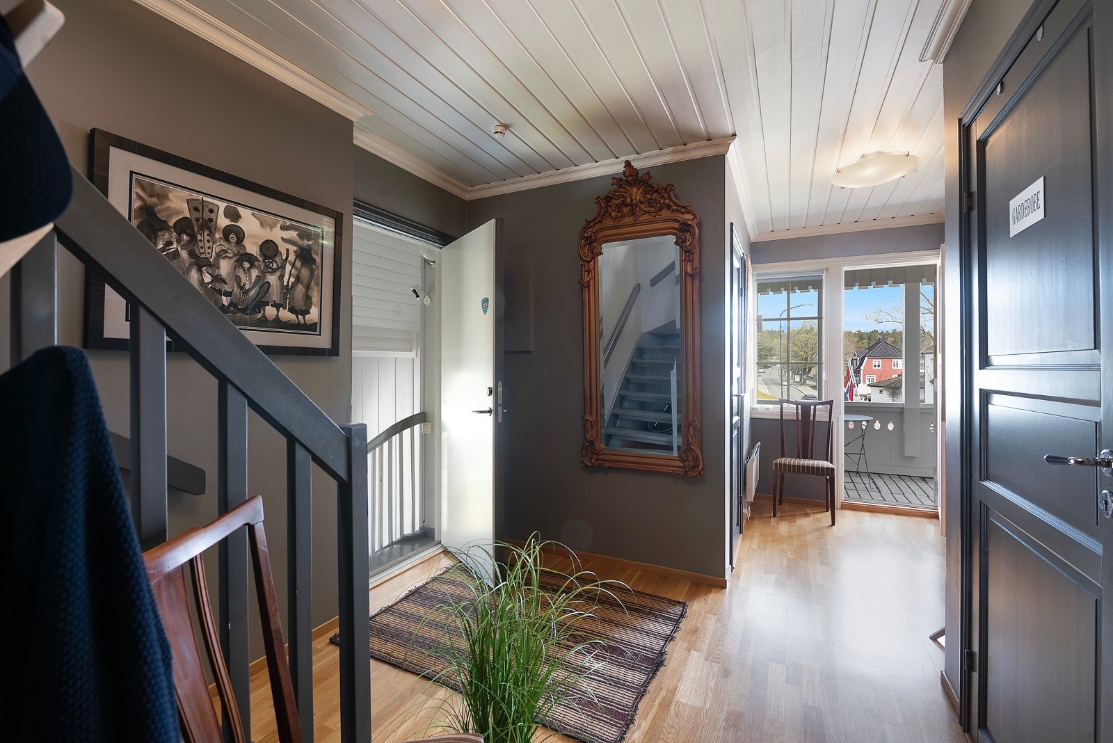 Fra 2.etasje er det utgang til balkong Galleribilde