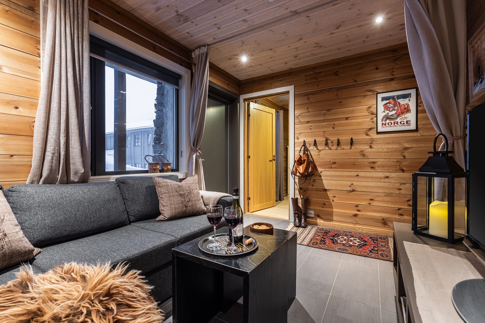 Tv stue mot soverom 2 Galleribilde