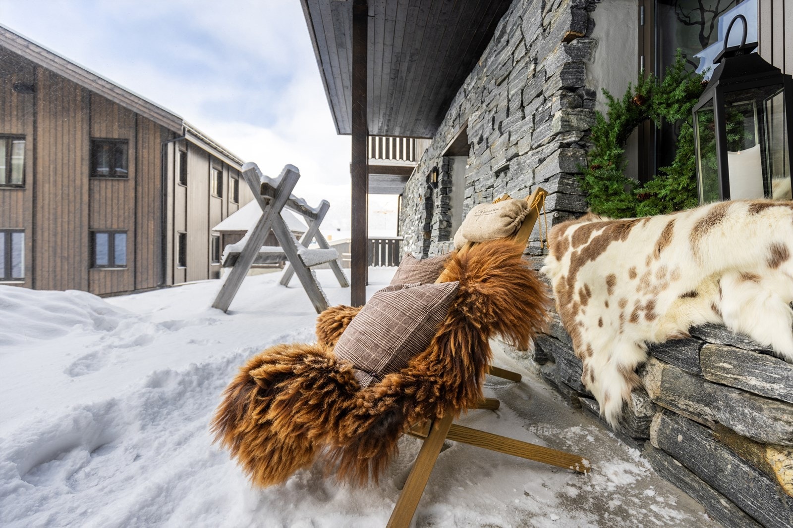 Hyggelig uteplass ved inngangen Galleribilde