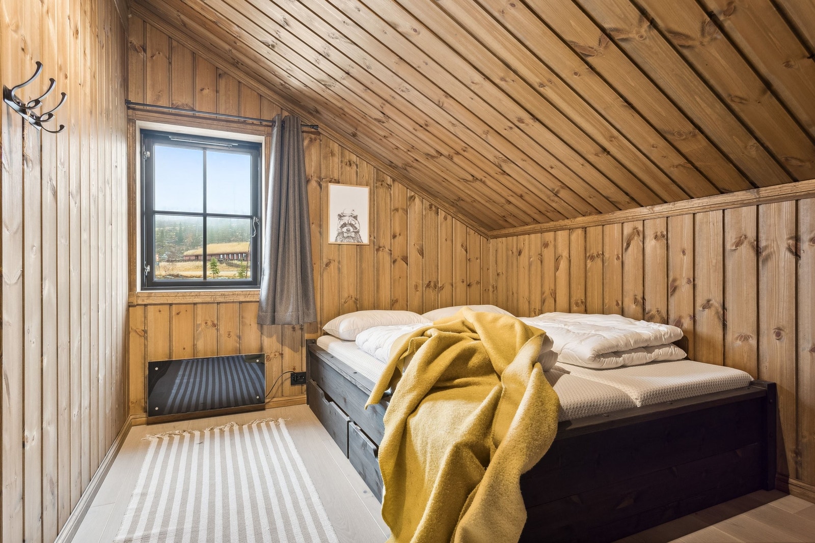 Soverom 1 i 2. etg. med 150x200 seng. Galleribilde