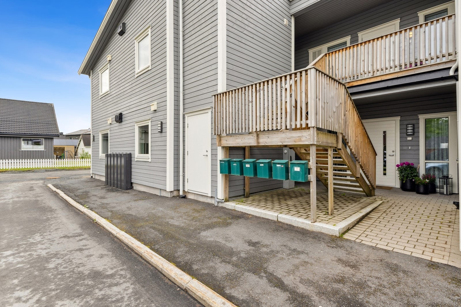 Uteboden til denne leiligheten er ved siden av postkassestativet Galleribilde