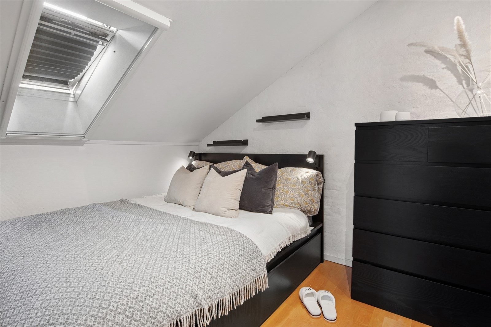 Soverommet har adkomst fra stuen. Galleribilde