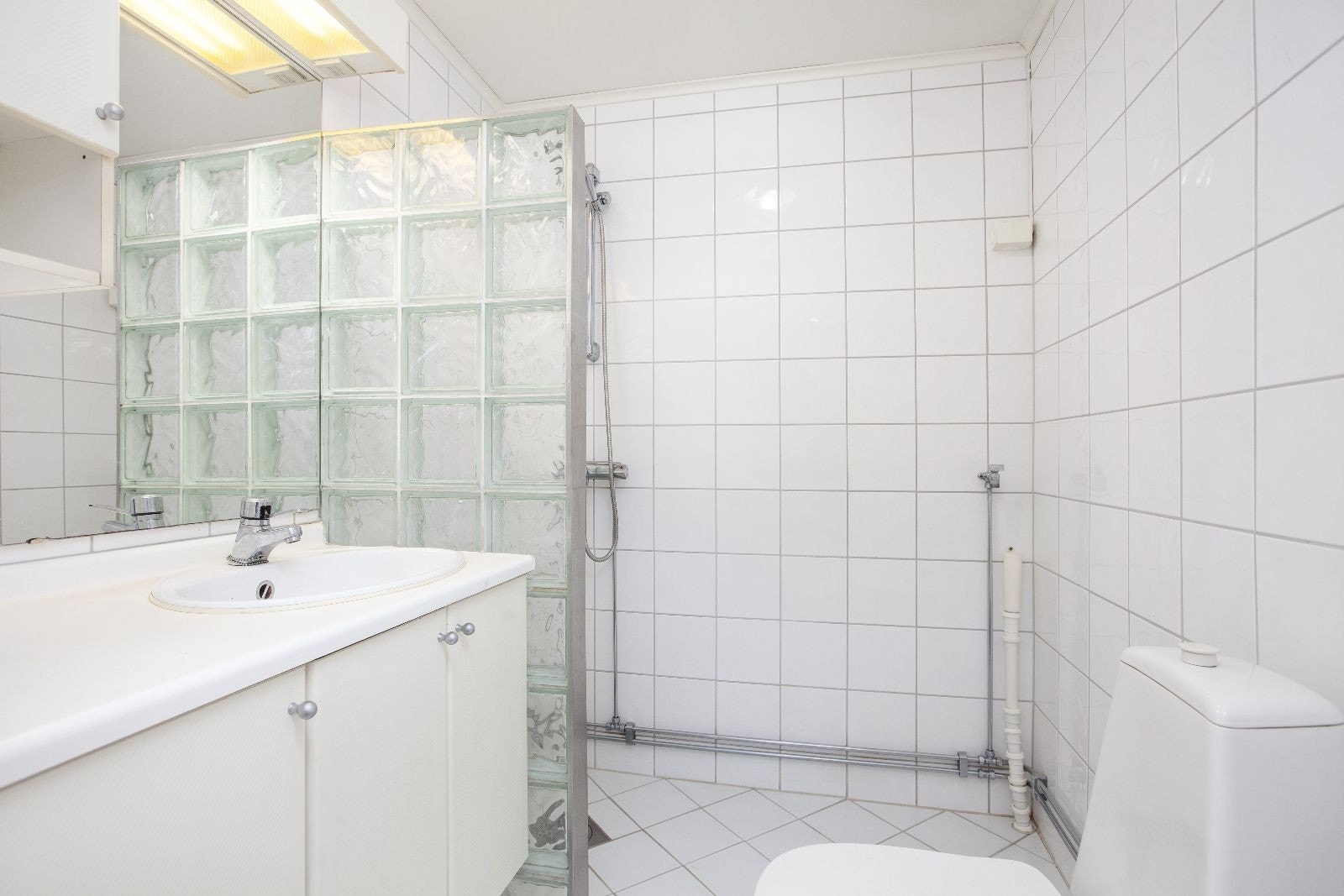 Bad med dusjhjørne Galleribilde