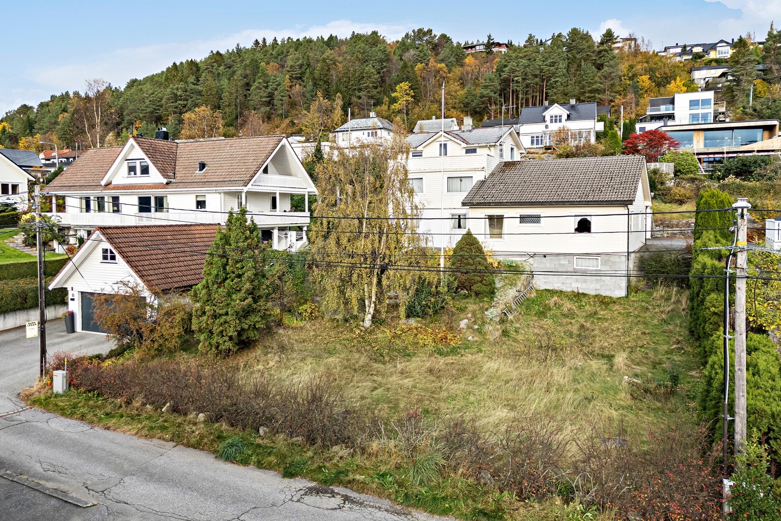 Tomten er på over 1,4 mål og har gode muligheter for å skape drømmeboligen. Galleribilde