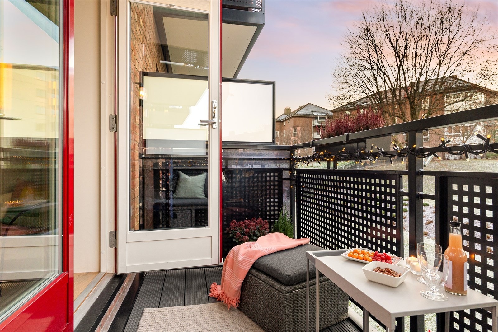 Her kan du enkelt skape en koselig uteoase med utemøbler, beplantning og gass-/elektrisk grill. Galleribilde