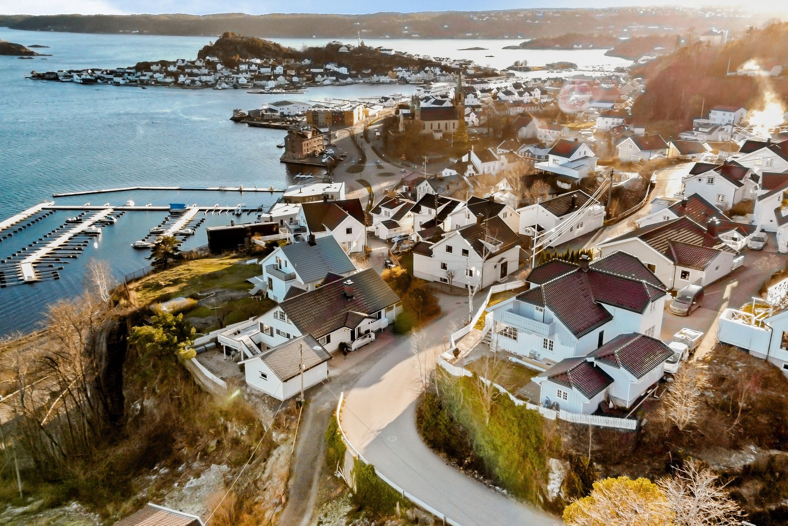 Bekkedalen/Tangeheia i Kragerø er et veletablert og barnevennlig boligområde som kombinerer nærhet til sentrum med en rolig og tilbaketrukket atmosfære. Galleribilde