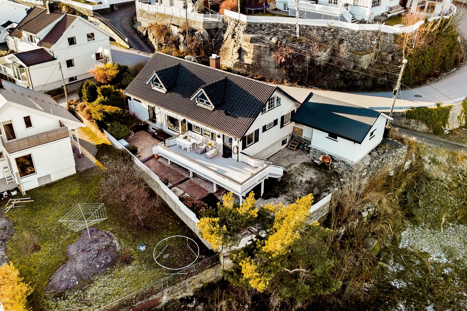 Familievennlig enebolig med flott sjøutsikt og kort vei til alt Kragerø har å by på! Galleribilde