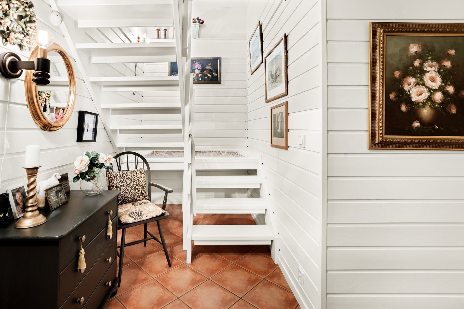 Trappa ned til underetasjen. Galleribilde