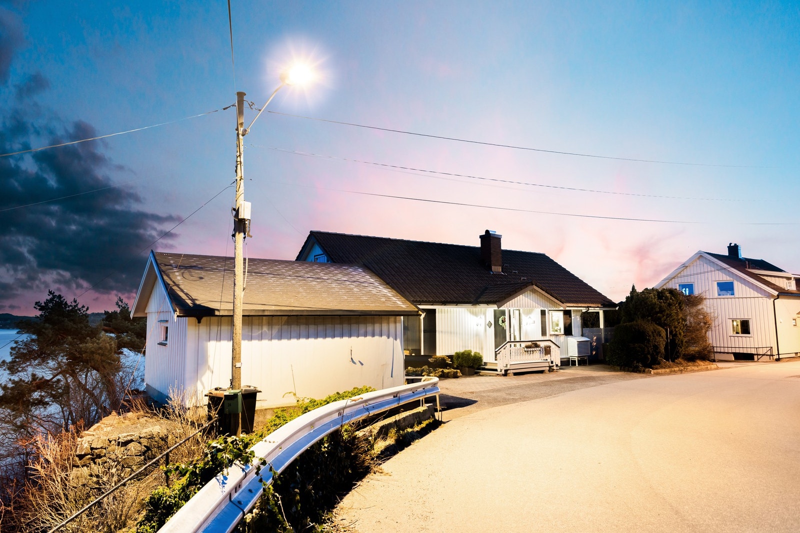 Boligen ligger høyt og fint til i et etablert område! Galleribilde