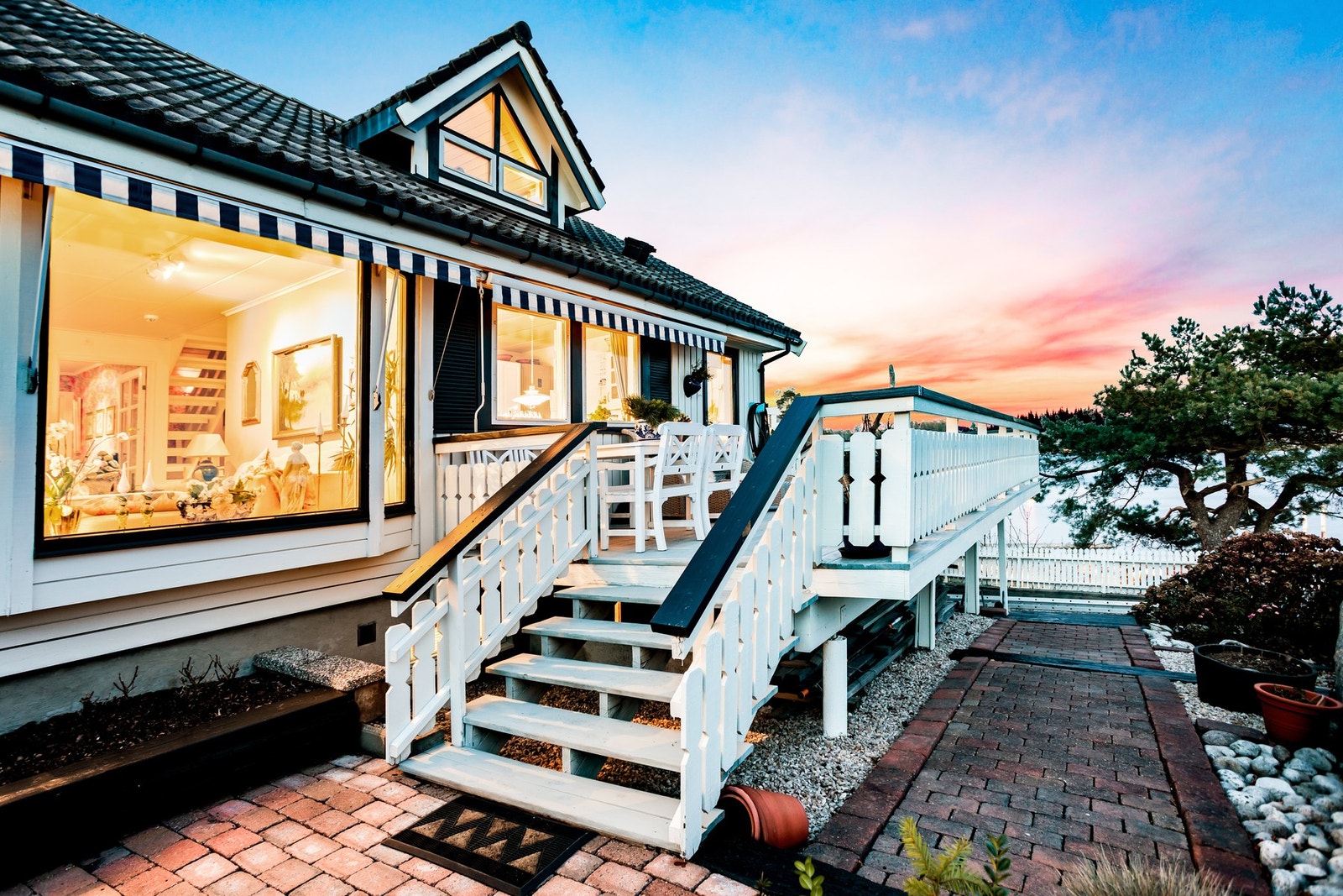 For de som setter pris på friluftsliv, finnes det flotte turområder i nærheten, inkludert Studsdalen, som er kjent for sine naturskjønne stier, lysløype og spennende aktiviteter som Tarzanløypa. Galleribilde