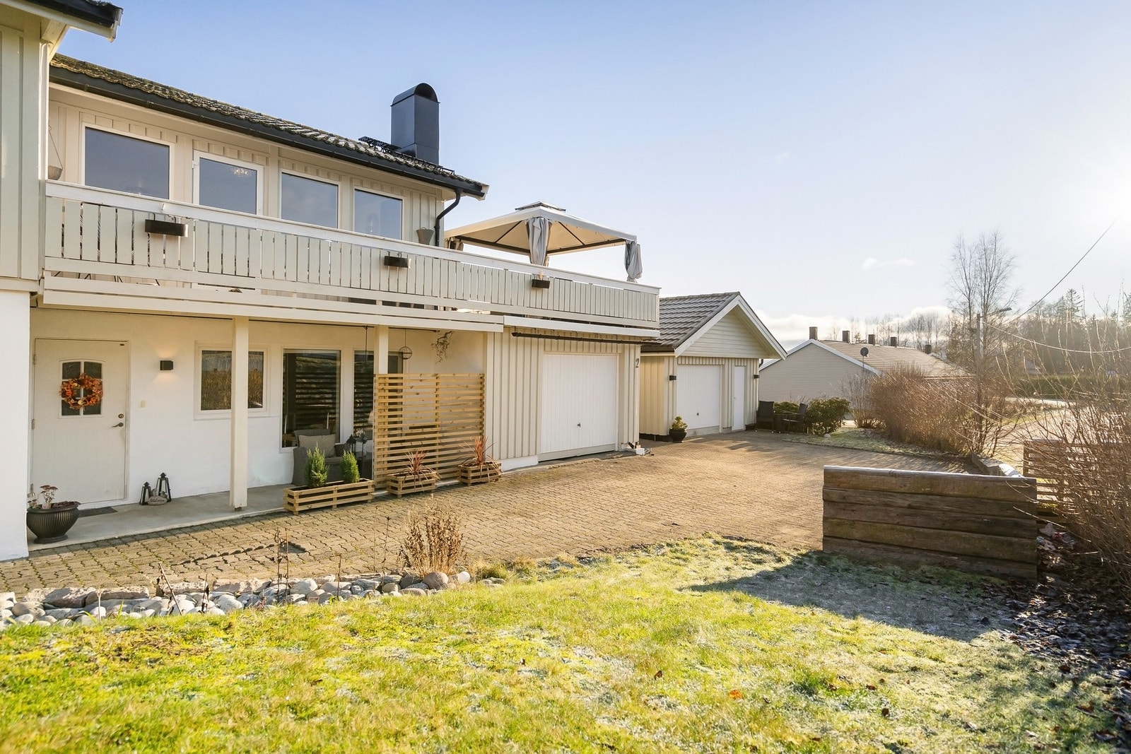 Det er egen separat inngang til leiligheten Galleribilde