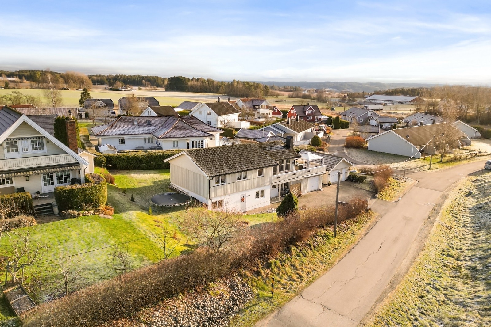 Fasade og plenareal Galleribilde