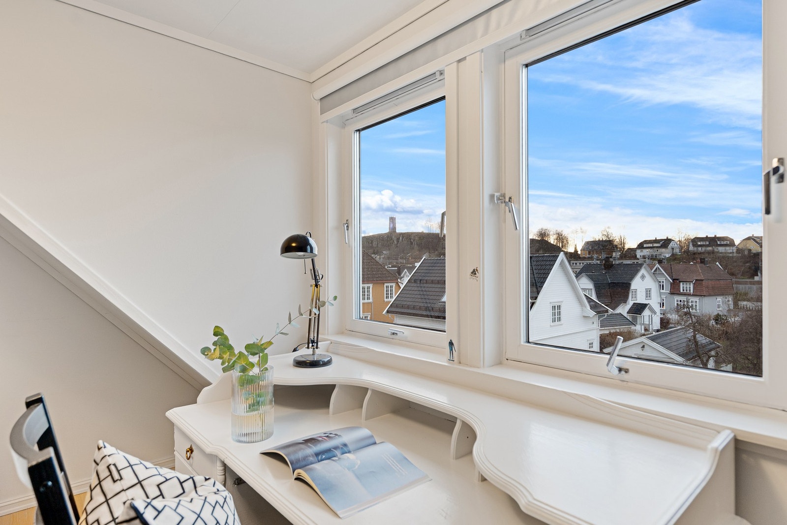 Flott utsikt fra soverommene mot byen Galleribilde