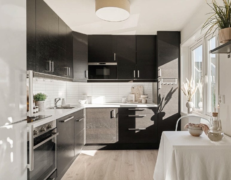 Kjøkken med hvitevarer Galleribilde