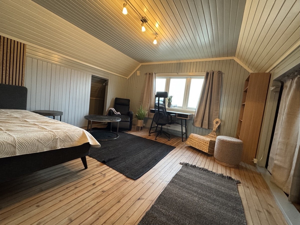 Rom 3 i andre etasje - stort rom med god plass Galleribilde