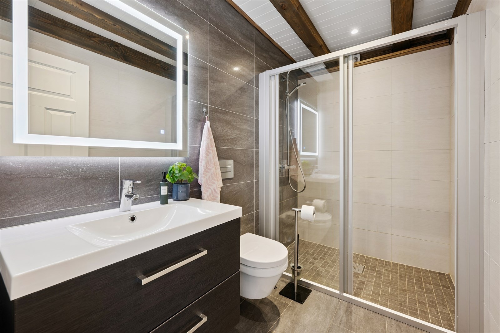 Bad/wc nr. 1 med dusjnisje Galleribilde