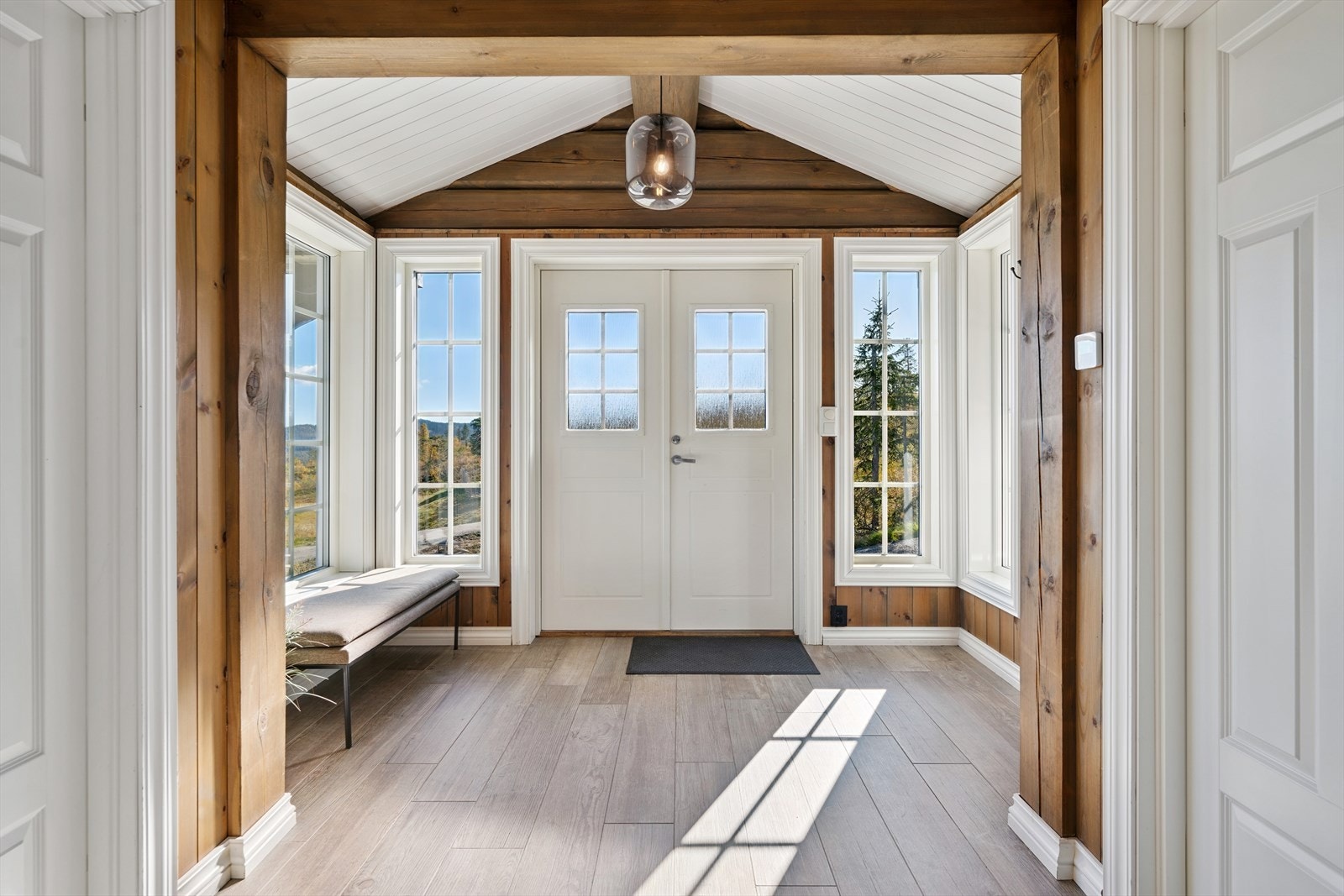 Lyst og flott inngangsparti Galleribilde