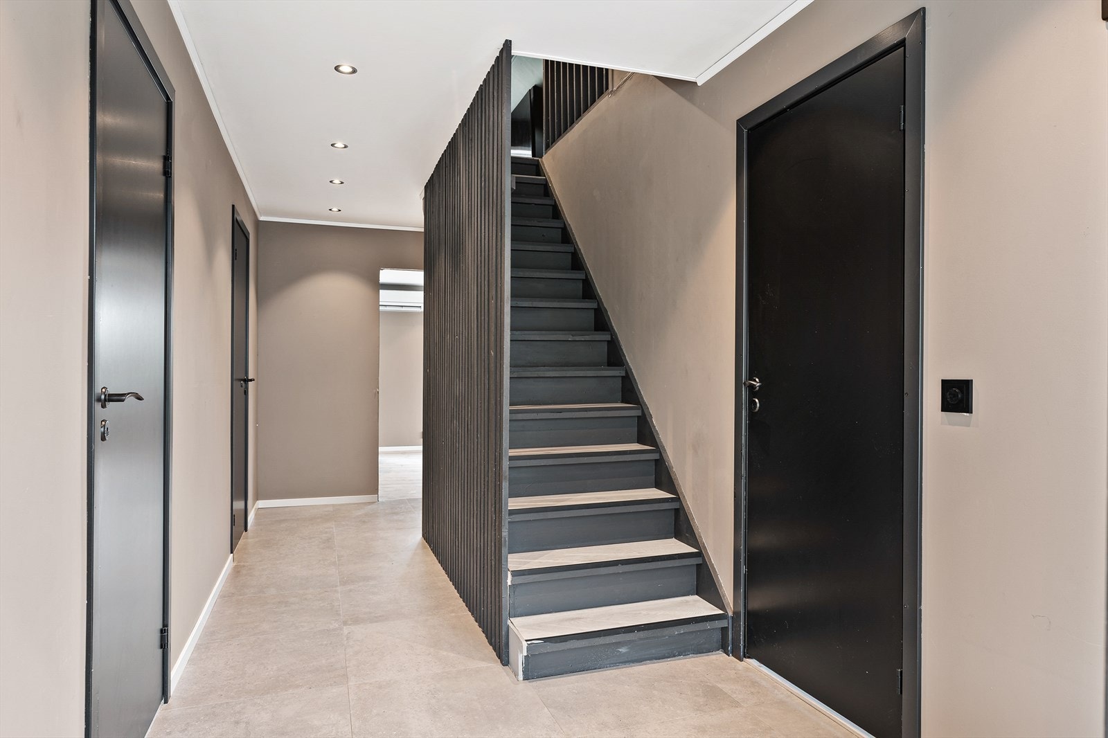 Trappeadskomst til loftsetasje med 3 soverom Galleribilde