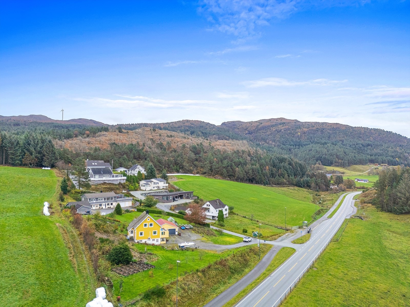 Nærhet til de flotte turløypene på Fitjarfjellet Galleribilde
