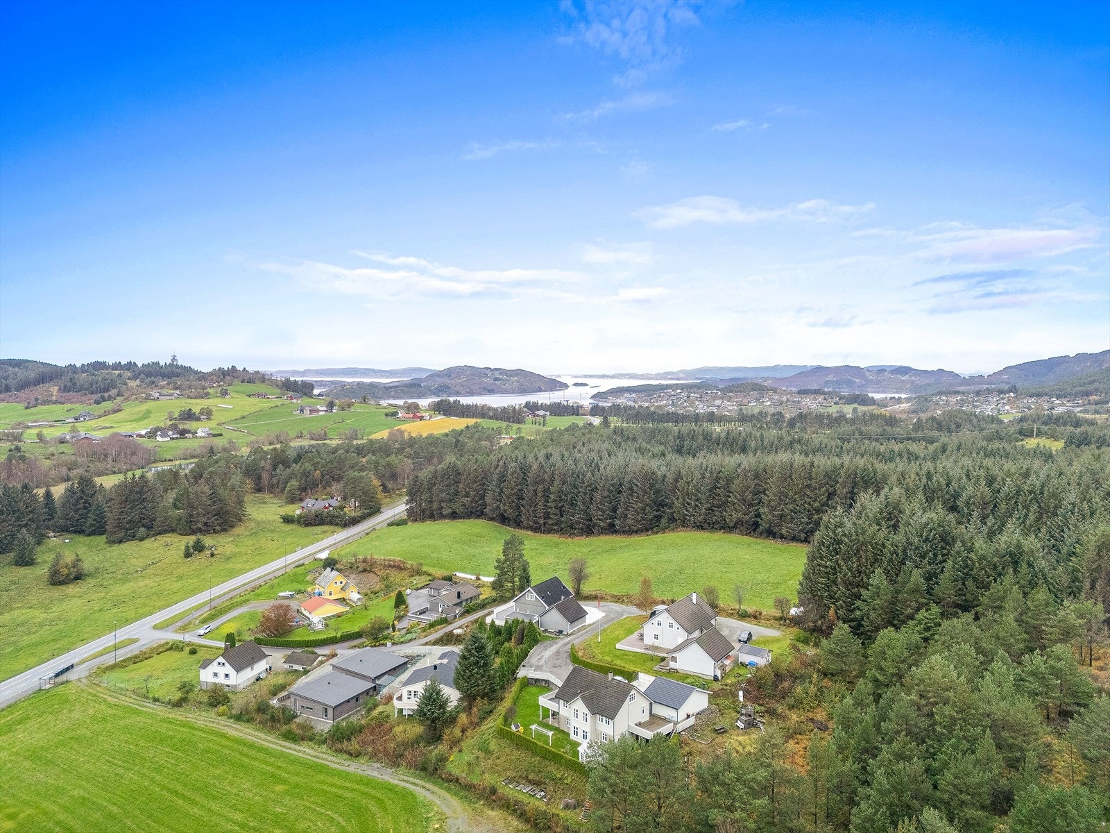 Dronefoto mot Rimbareid Galleribilde