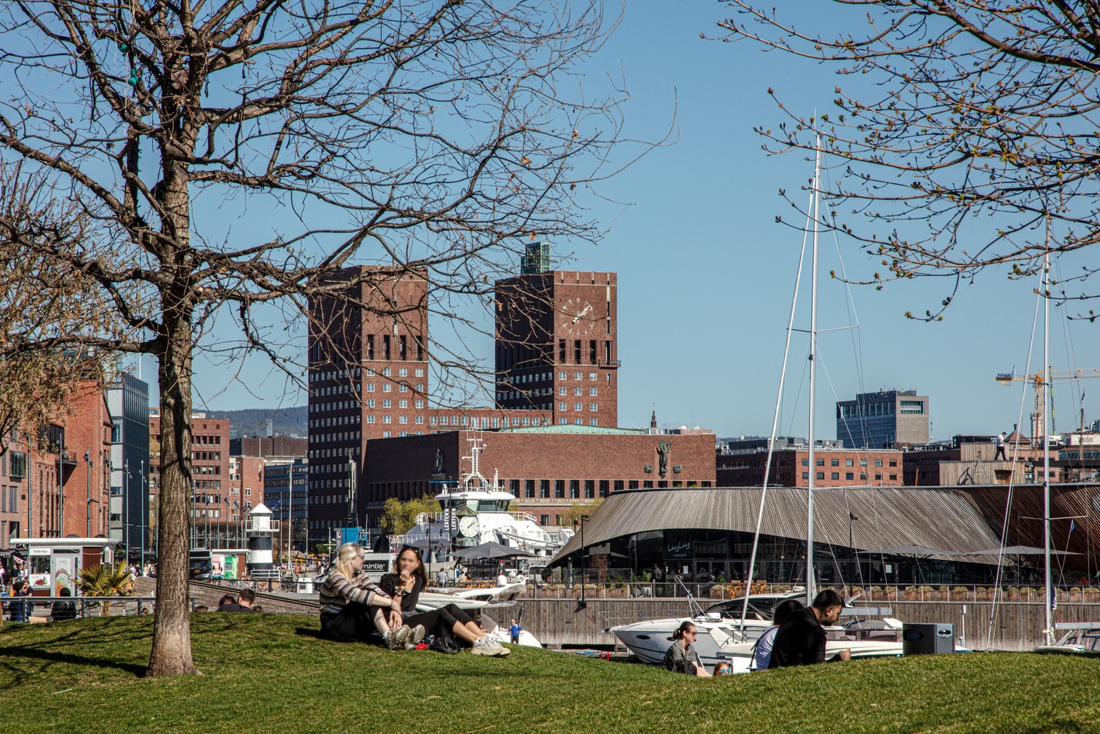 I tillegg er det kort gåavstand til populære Aker Brygge med flotte spisesteder. Galleribilde