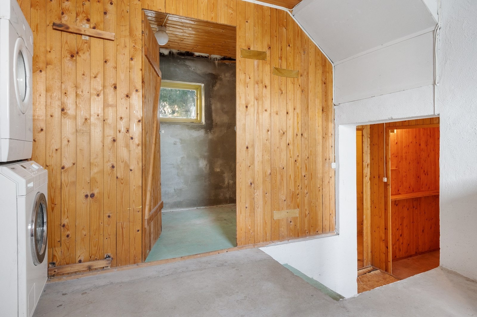 Her har man meget gode oppbevaringsmuligheter i 4 boder Galleribilde