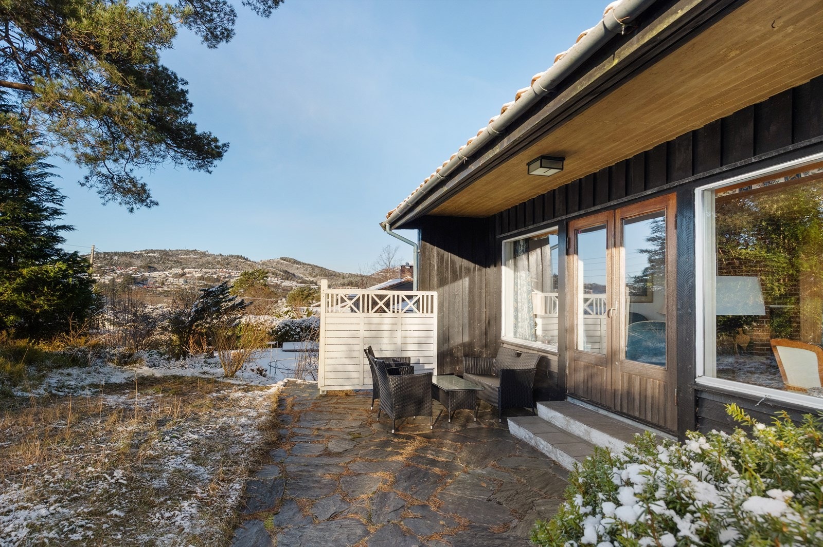 Utsikt mot Geitanuken som tar de siste solstrålene sent på kveld sommerstid Galleribilde