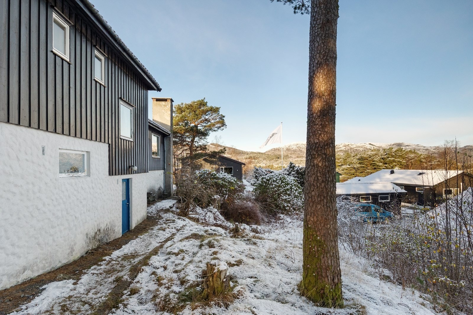 Boligen holder stort sett eldre standard, og det er behov for oppgraderinger inne så vel som ute Galleribilde