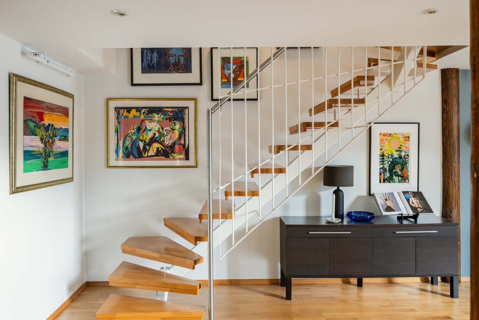 I tillegg til boligens interne bruksareal medfølger en ekstern bod på ca. 5 kvm i 1. etasje. Galleribilde