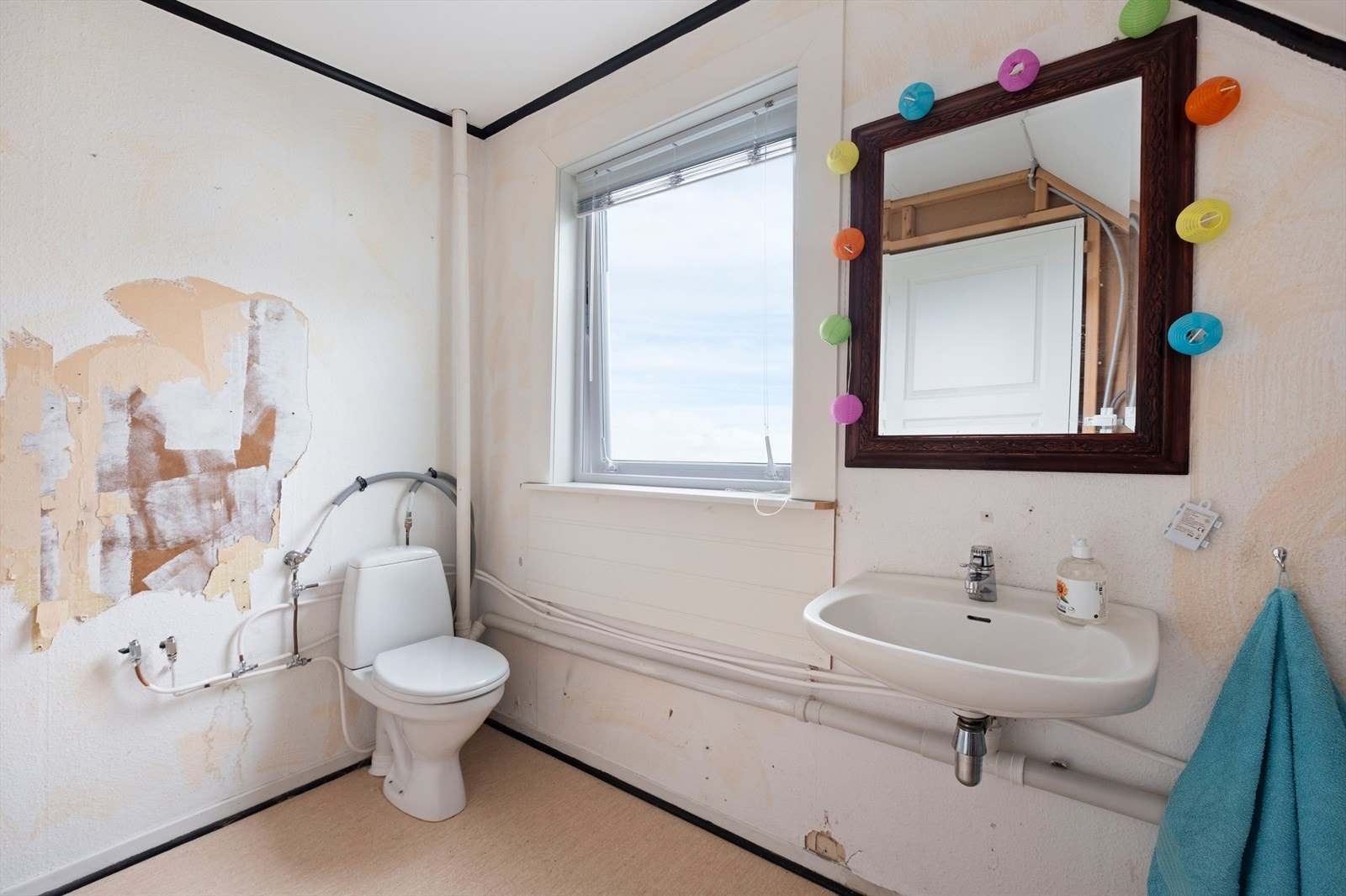 Toalettrom på loft Galleribilde