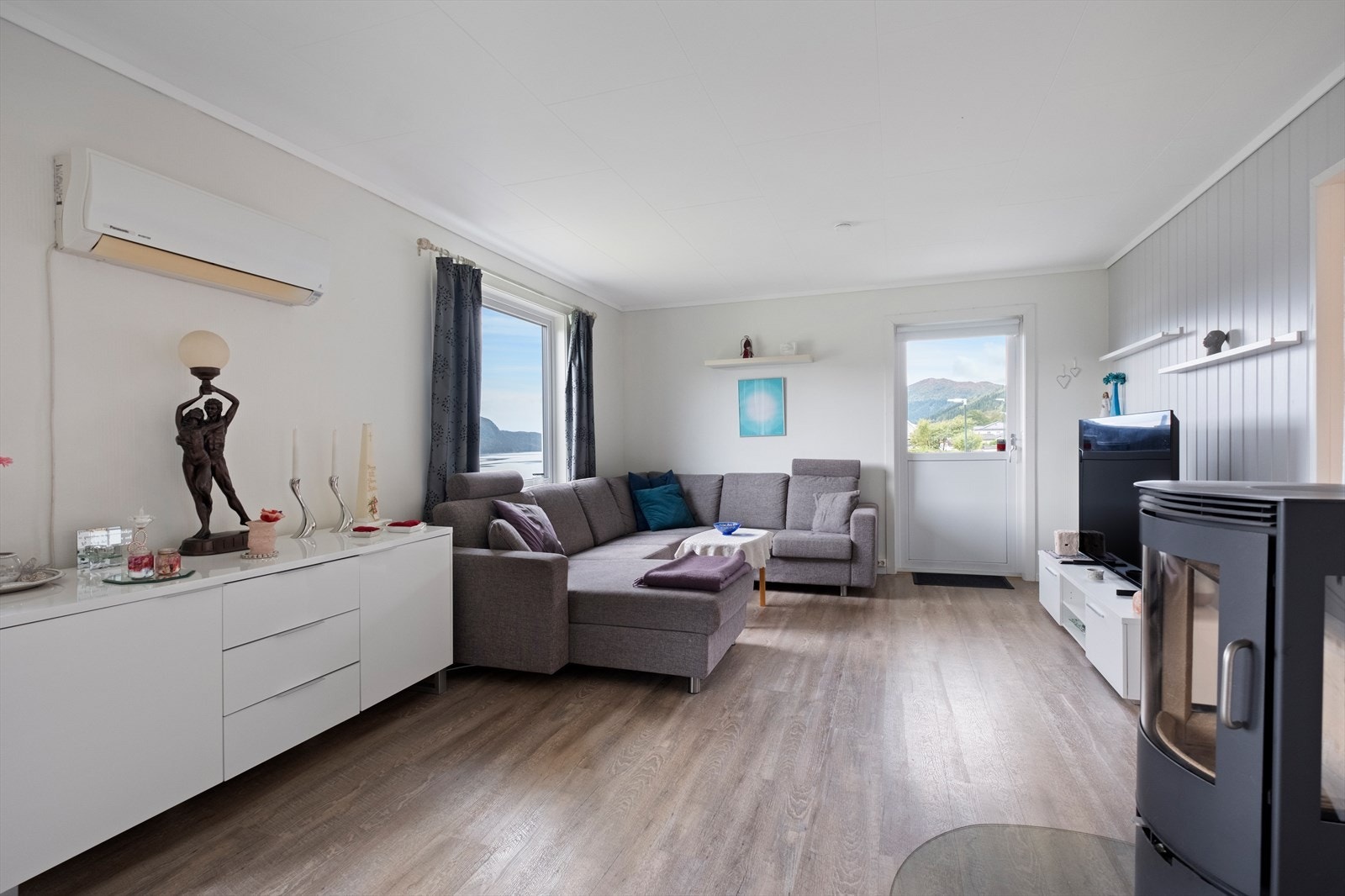 Stue med utgang til veranda Galleribilde