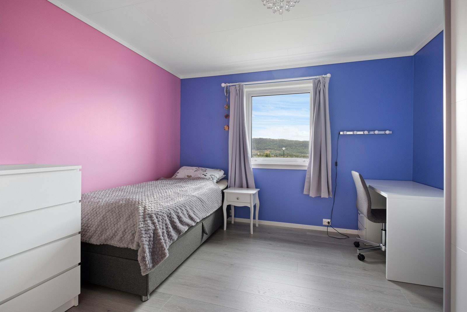 Soverom nr 2 i hovedetasjen Galleribilde