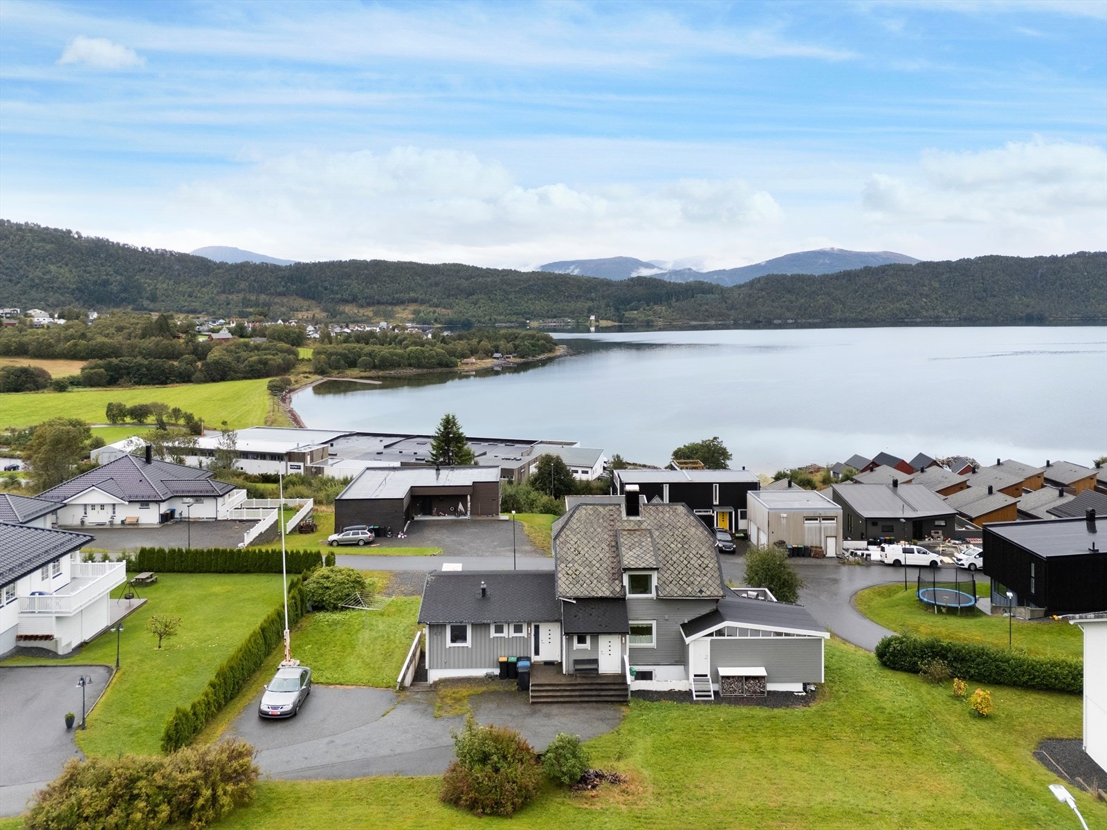 Frittliggende enebolig med veldig flott beliggenhet i Eidsvika Galleribilde