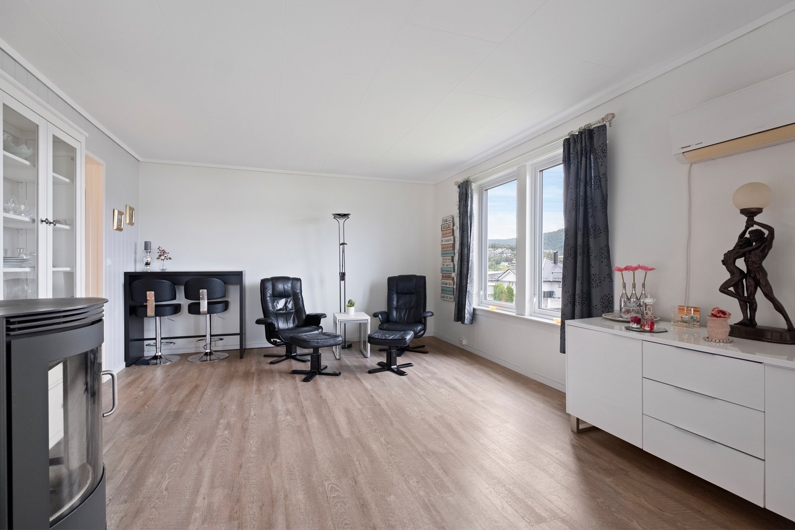 God plass til å innrede stuen i flere soner Galleribilde