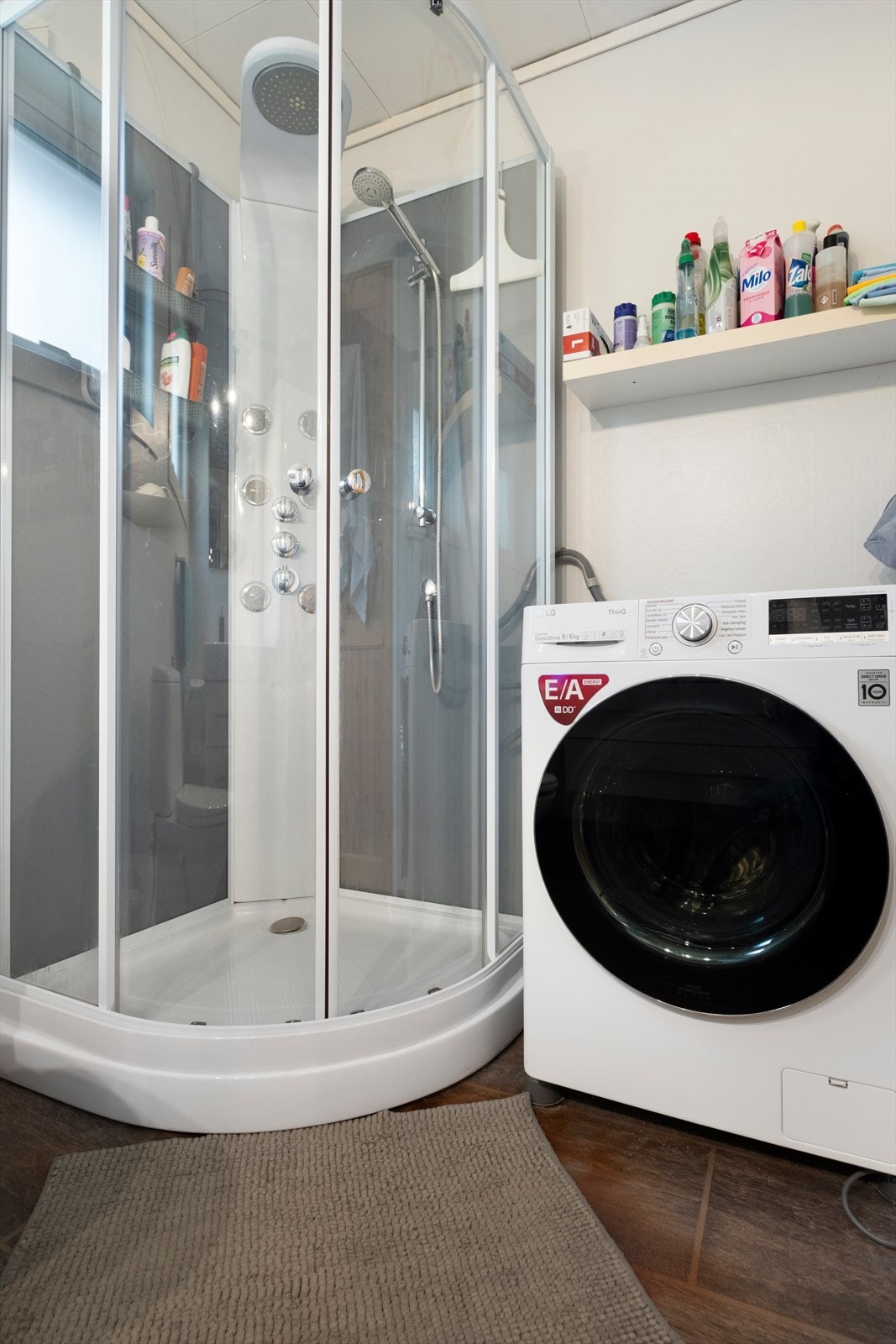 Opplegg for vaskemaskin på badet Galleribilde