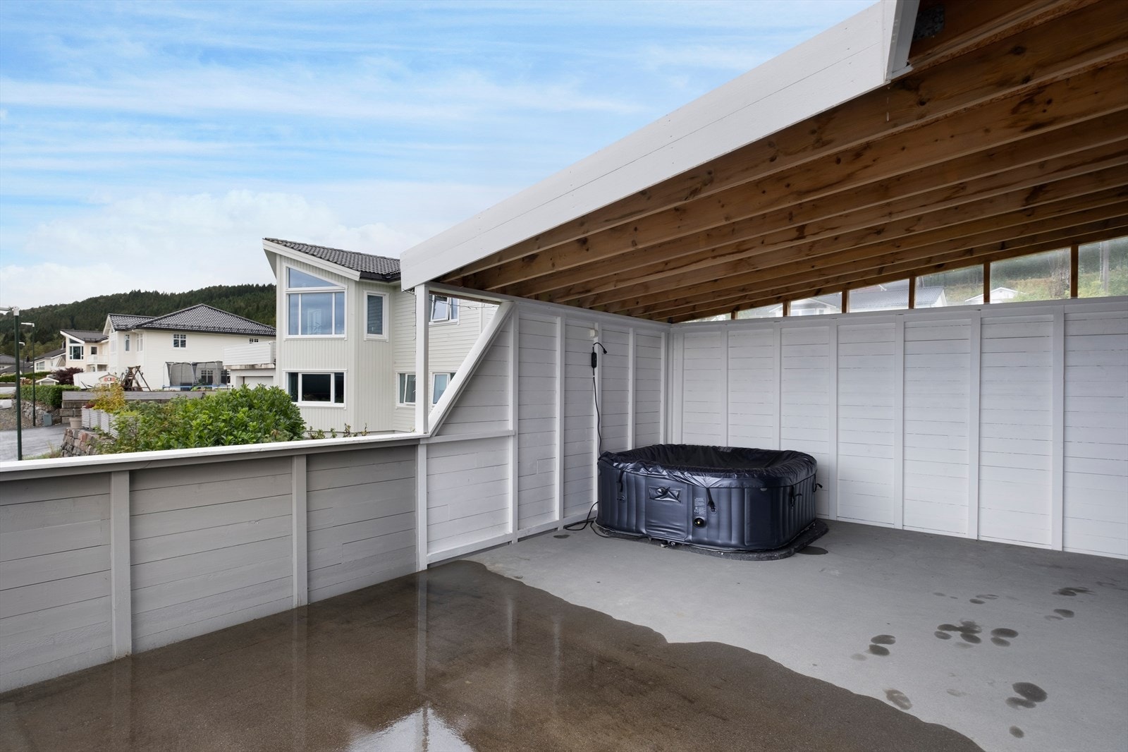 Ca 23 kvm av verandaen er overbygd Galleribilde