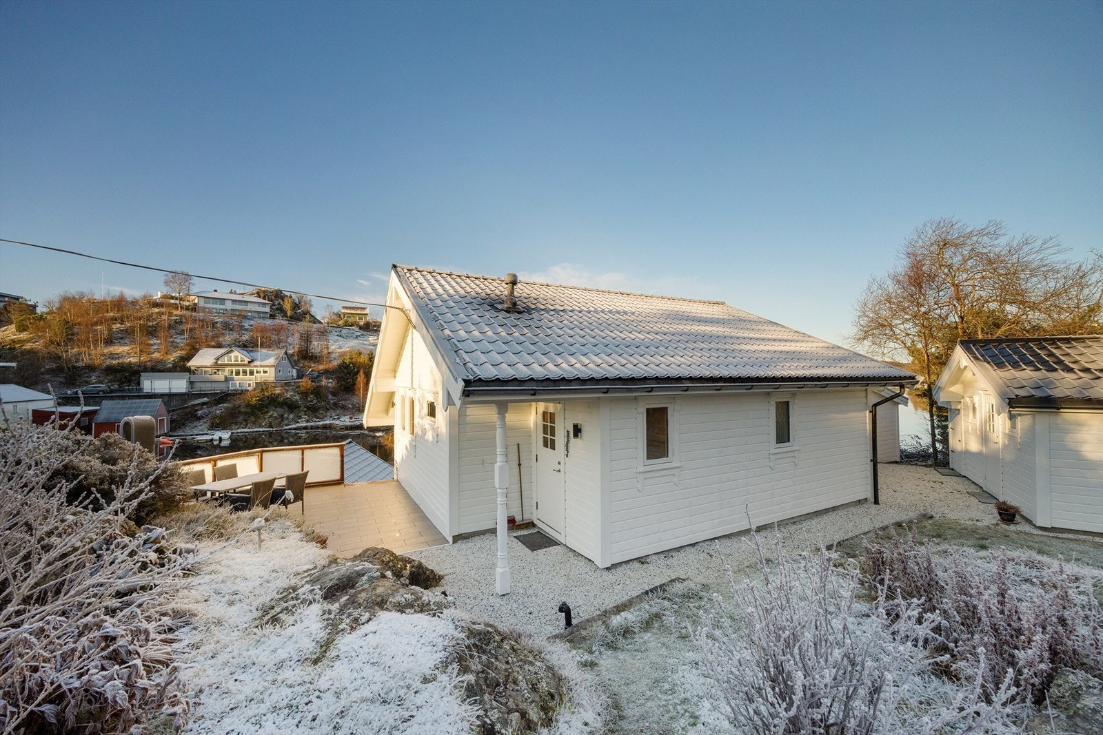 Uteplass og inngangsparti mot sør Galleribilde