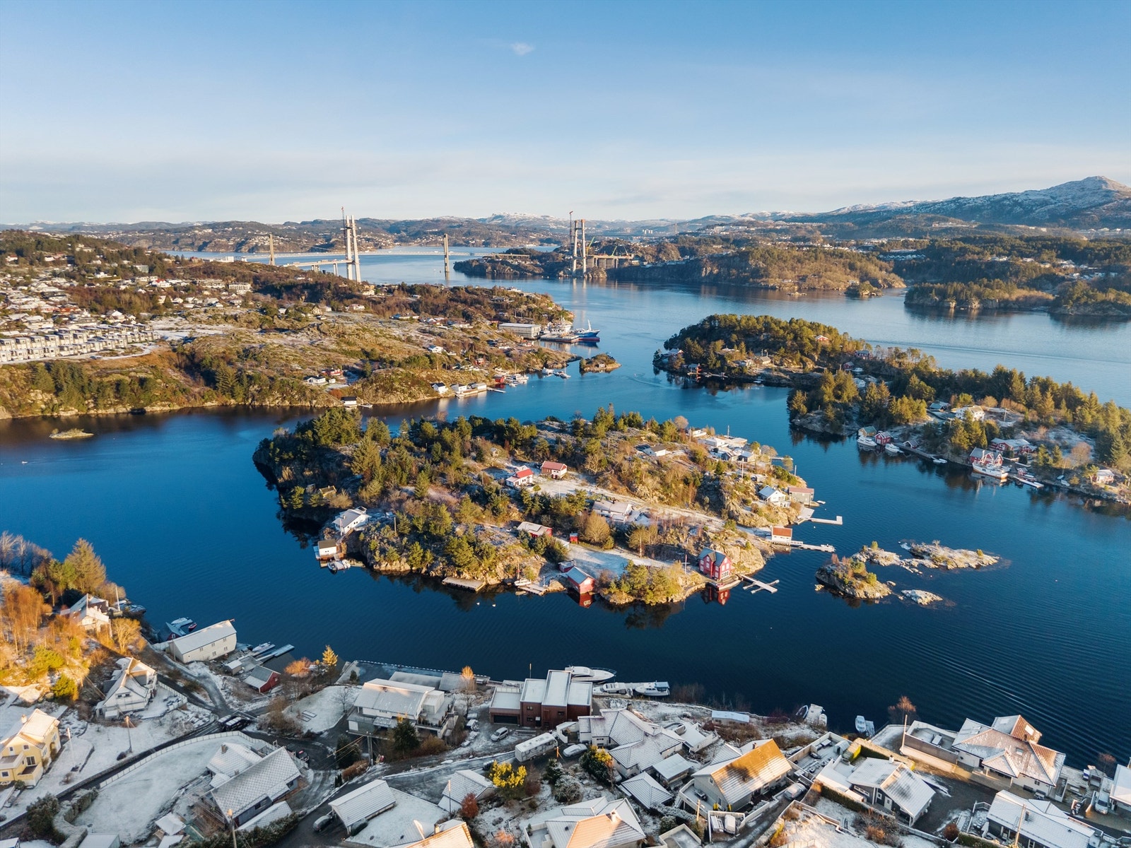 Dronefoto over Høgøyna Galleribilde