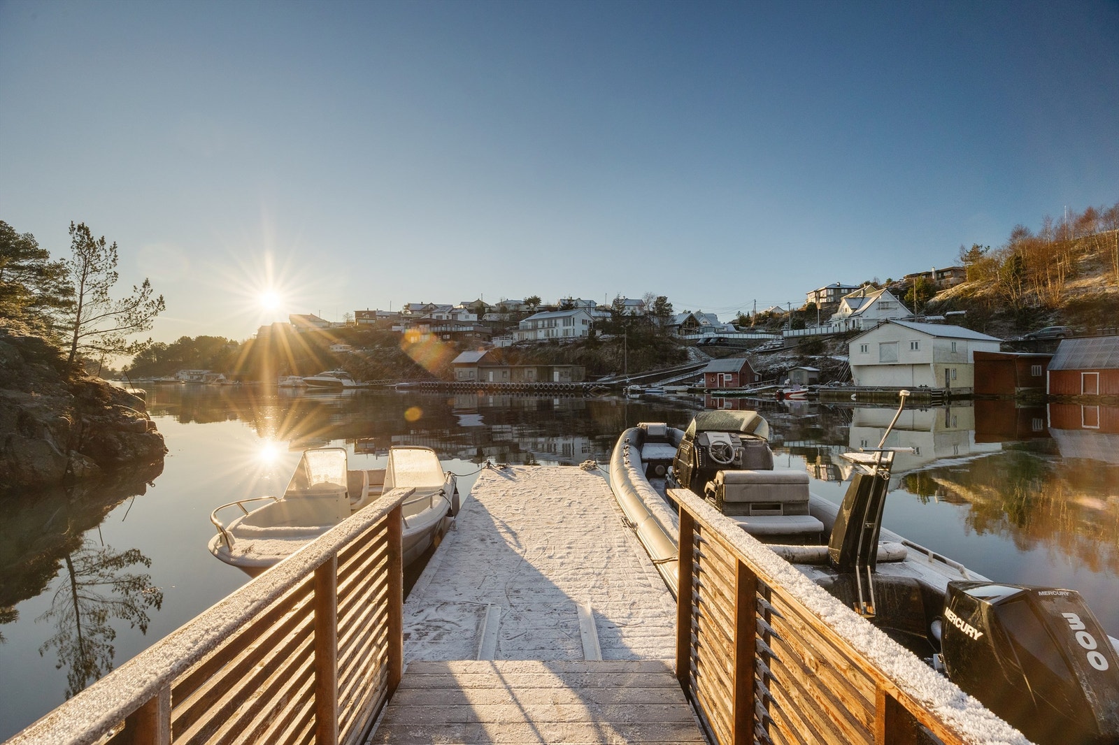 Flytebrygge med god plass til store og små fritidsbåter Galleribilde