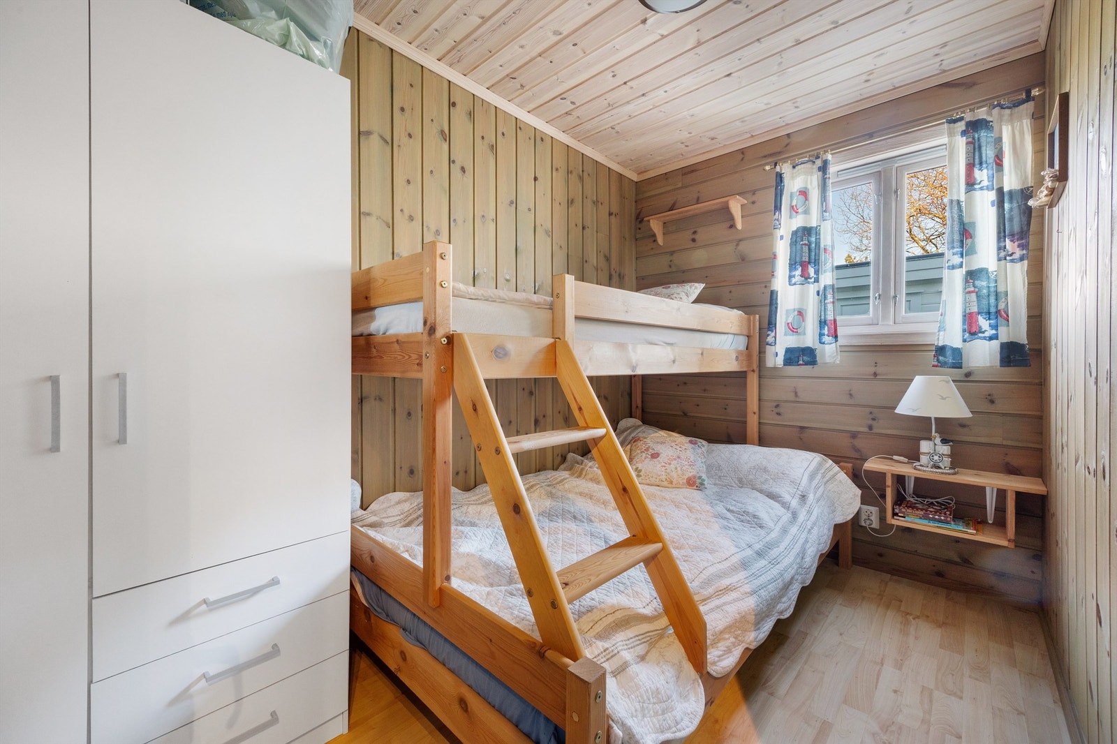 Soverom på ca. 6 kvm. med 3 sengeplasser Galleribilde