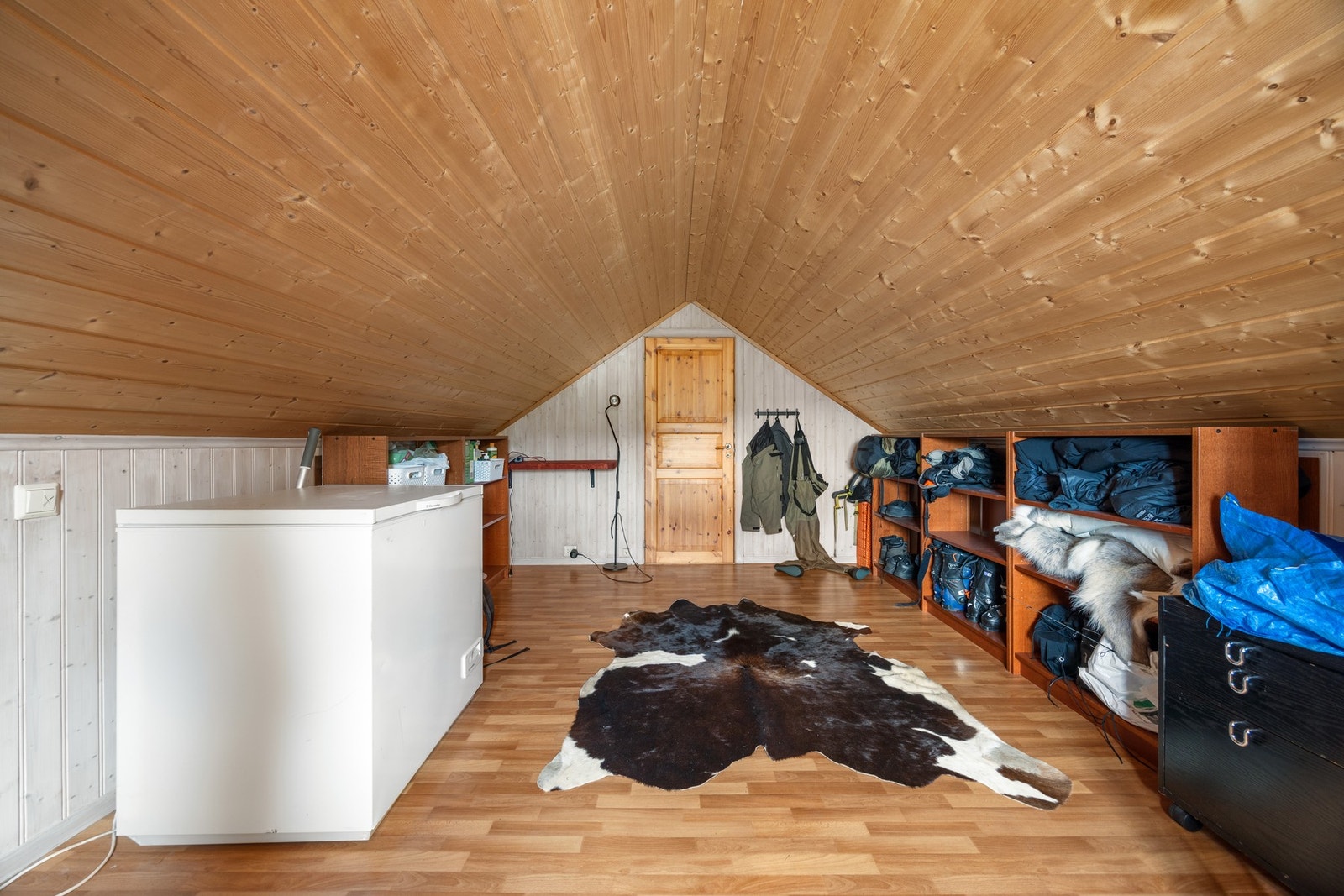 Loftgang - ca 13,5 kvm Loftet er innredet med gang og ett soverom. Galleribilde