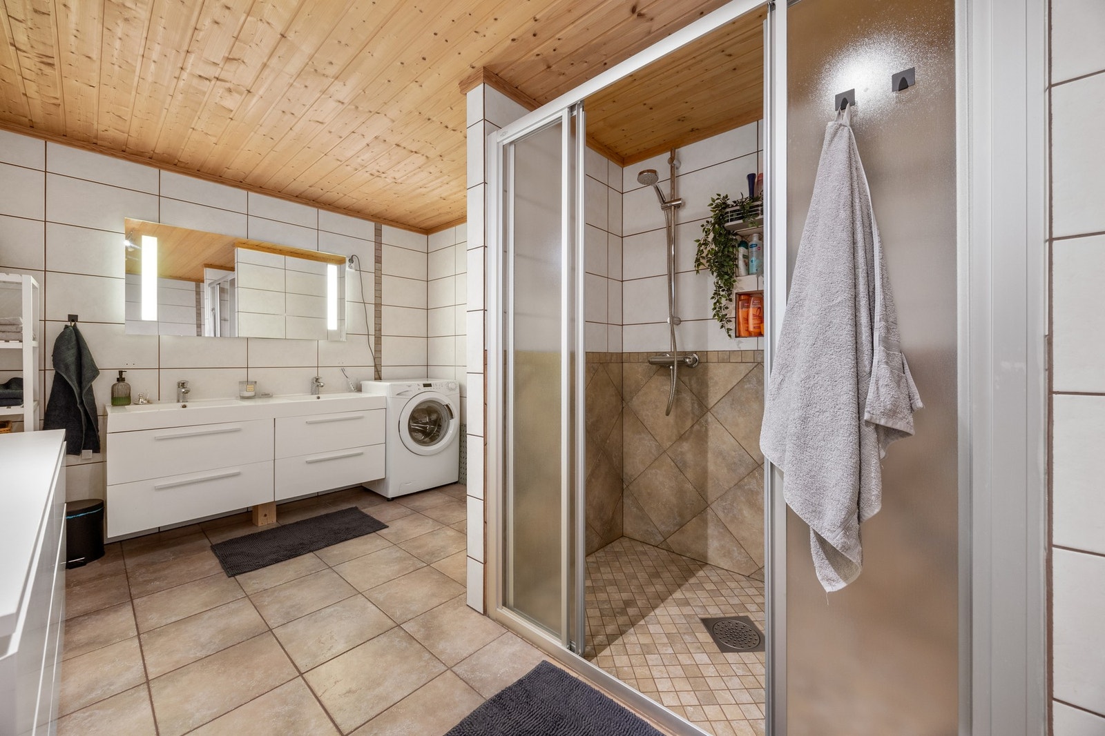 Bad/vaskerom - ca 13 kvm. Galleribilde