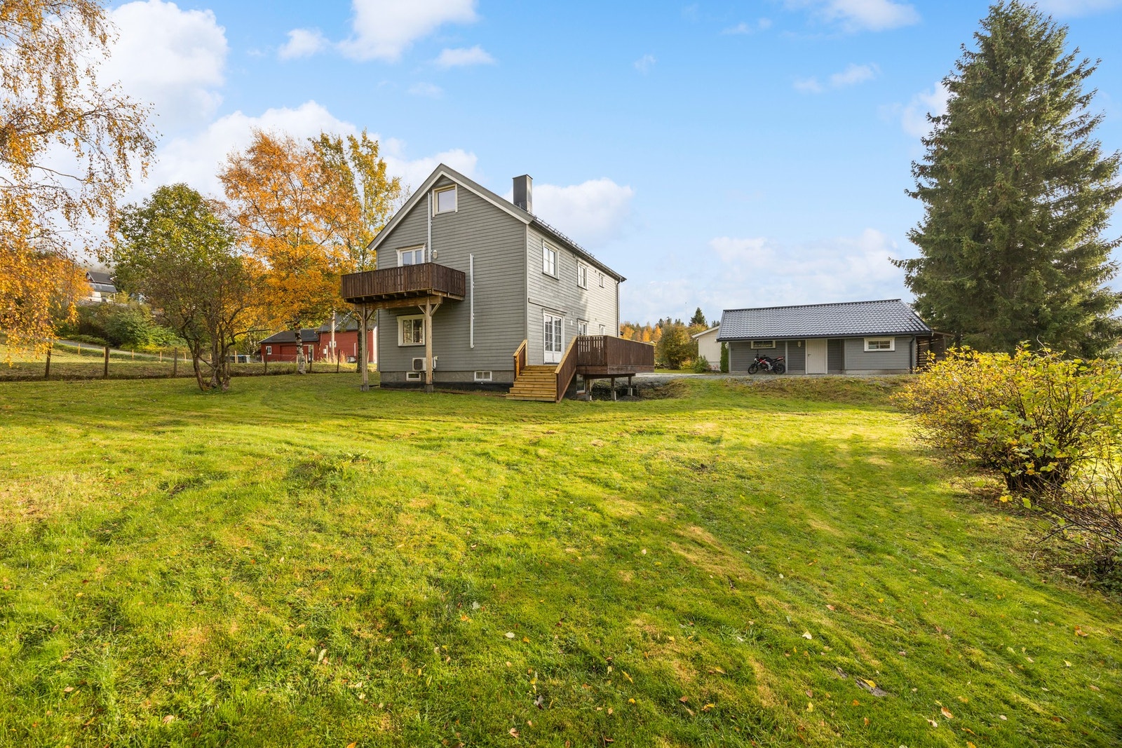 Romslig eiendom på 1335 kvm. Galleribilde