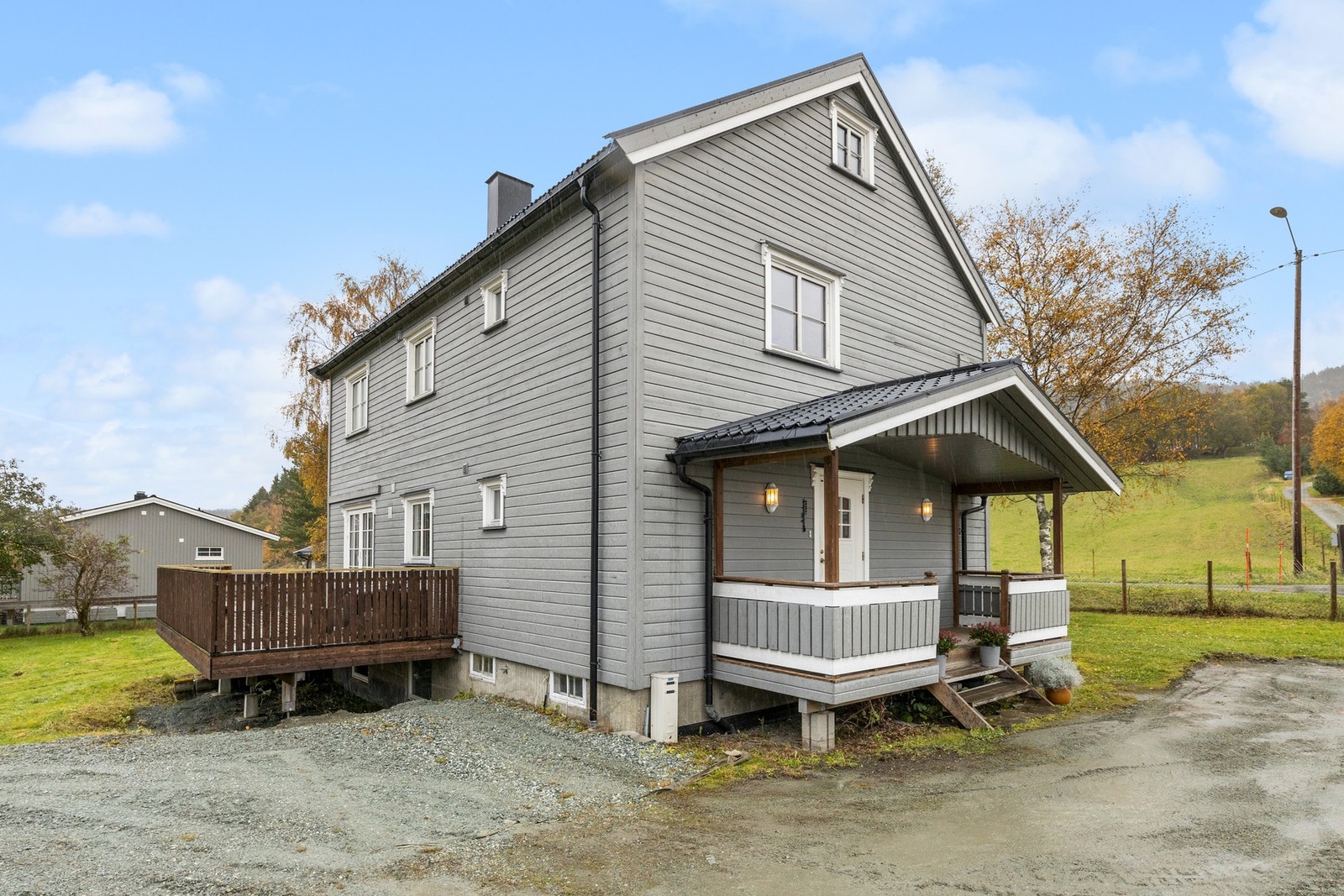 Takoverbygd inngangsparti Galleribilde