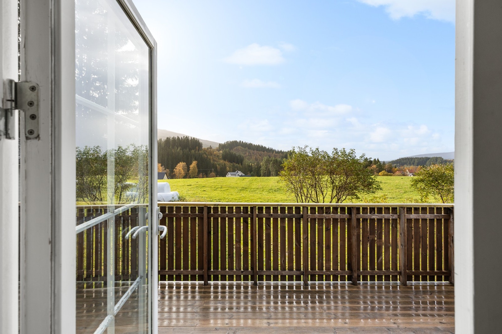 Fra spisestuen er det utgang til balkong på 20 kvm. Galleribilde