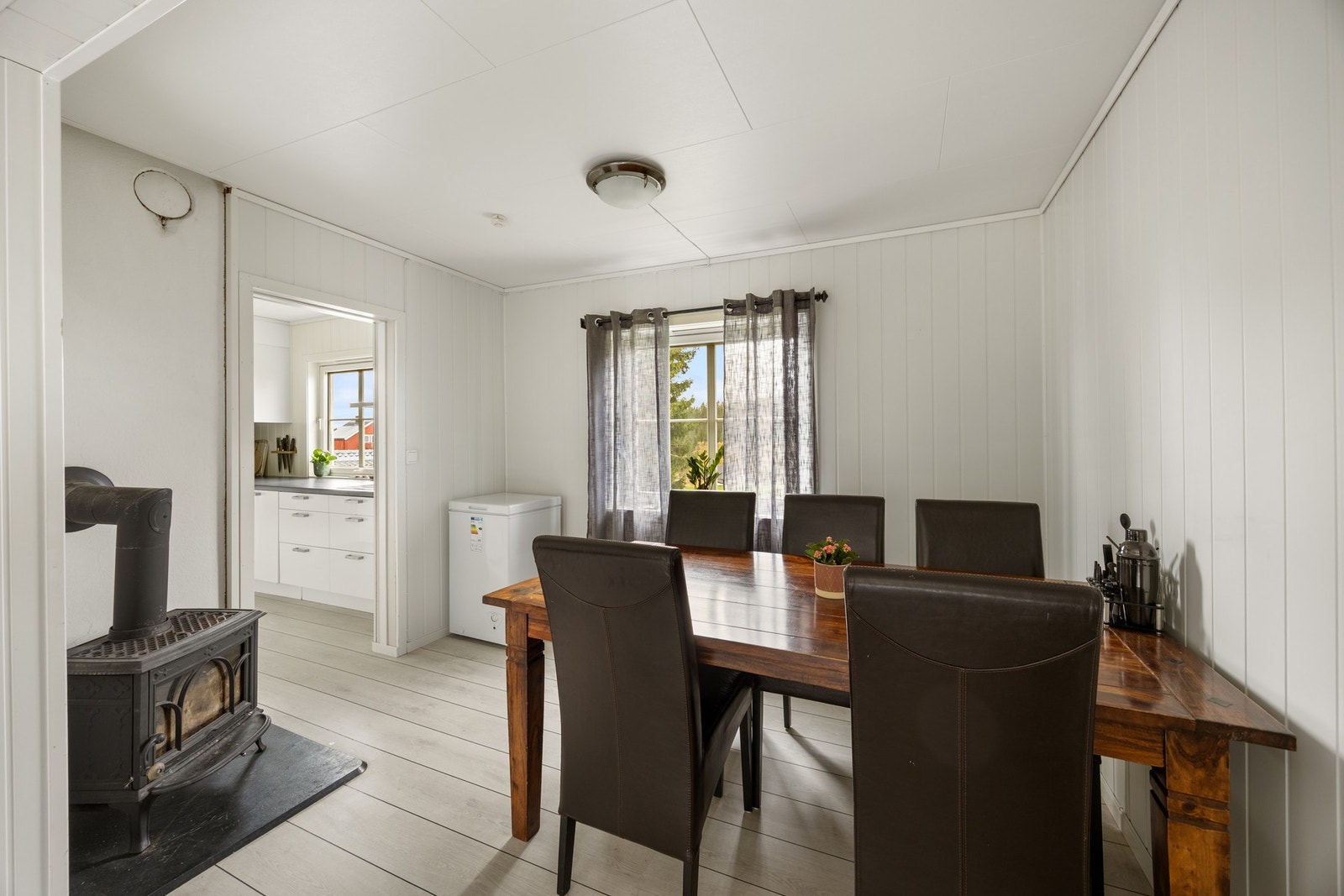 Spisestue - ca 8,5 kvm Galleribilde