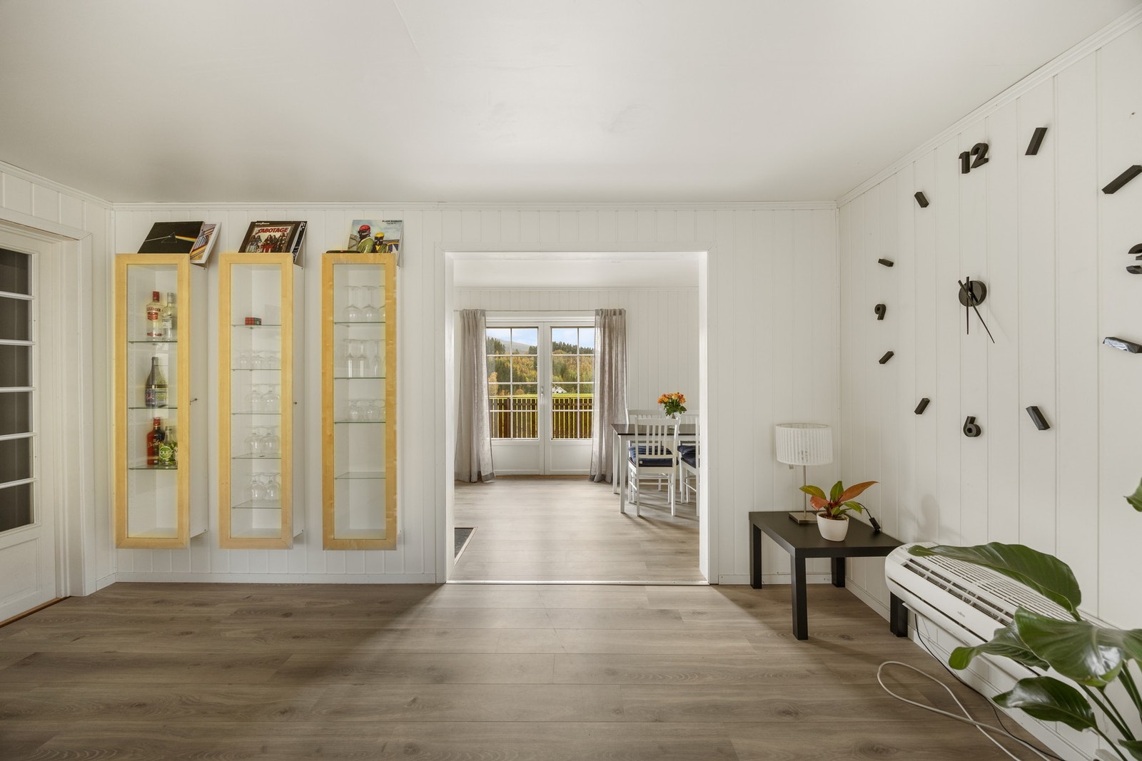 Det er oppvarming fra varmepumpe, vedfyring og elektrisitet Galleribilde