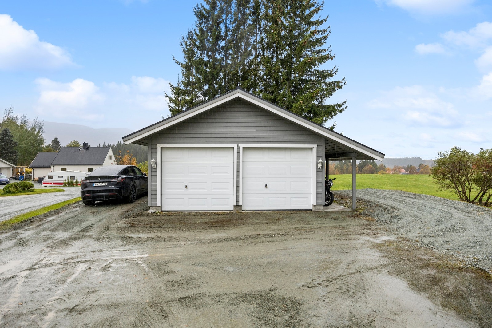 Det er i tillegg oppstillingsplasser på egen tomt Galleribilde