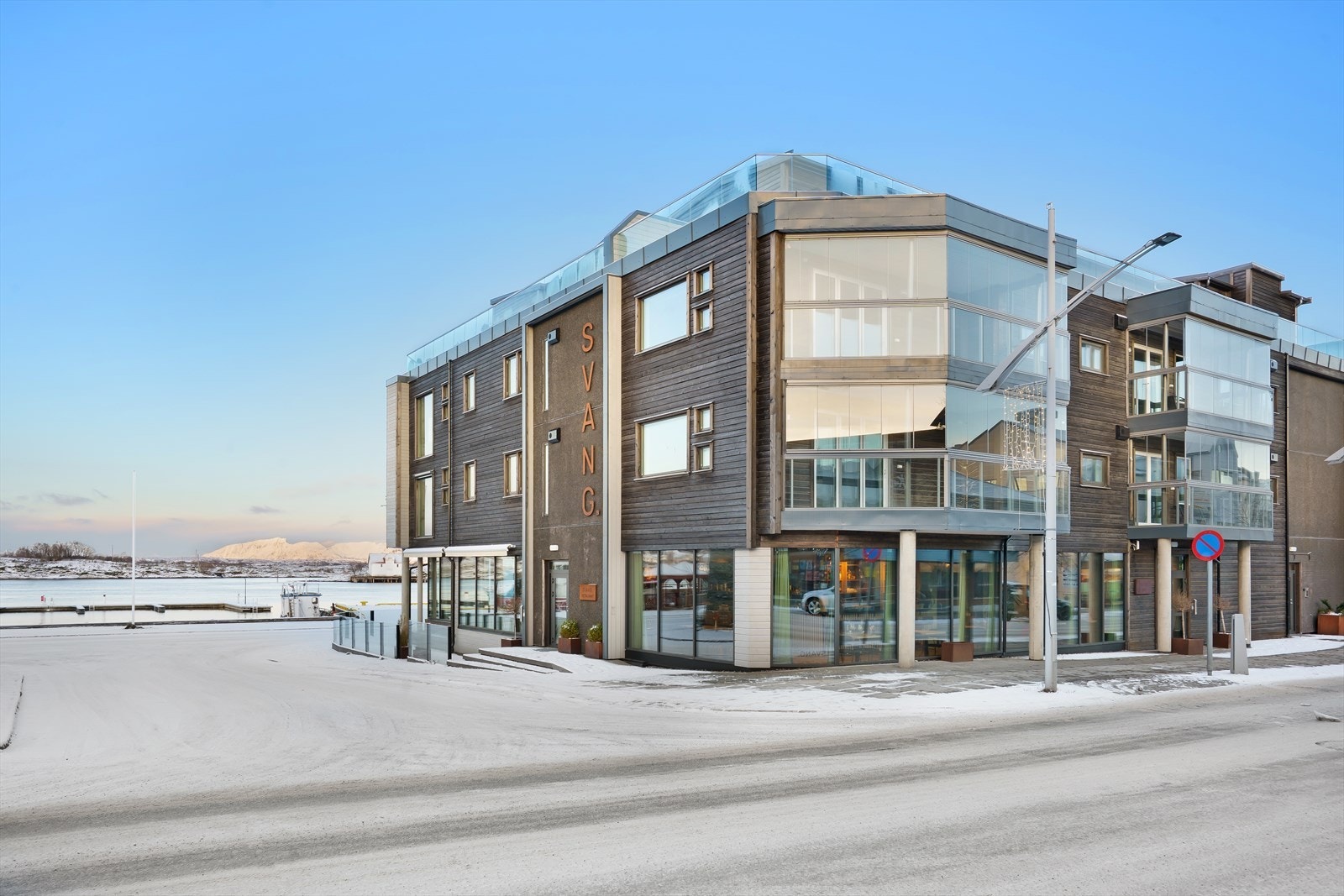 Dette er en moderne, praktisk og sentrumsnær leilighet som passer for både enslige, par og de som ønsker en lettstelt bolig med nærhet til alt. Galleribilde